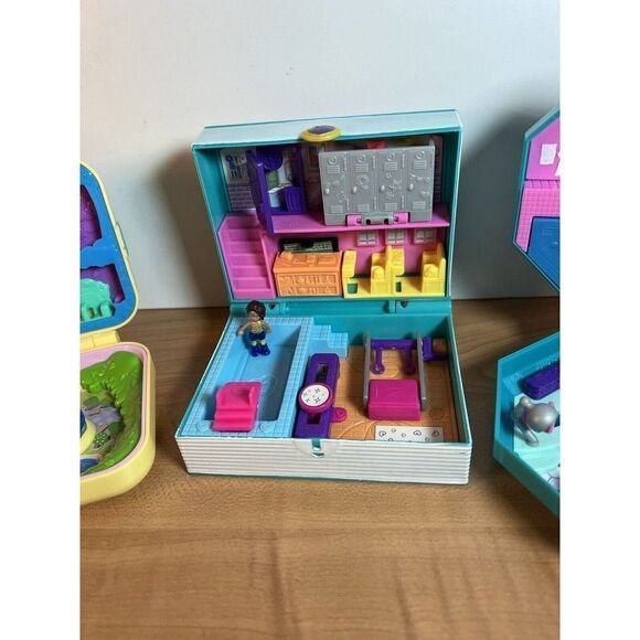 3 Polly Pocket Playsets Spa Gym Compact Stars - Picture 5 of 11